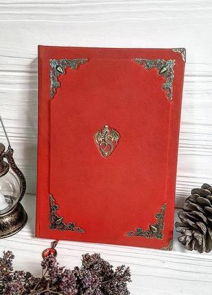 Красная книга с драконом1 фото
