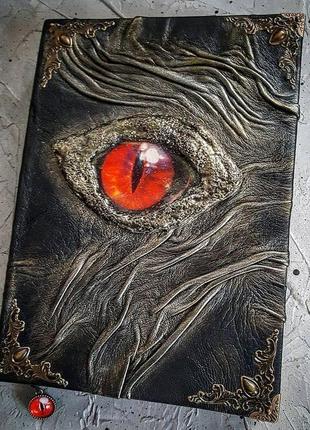 Grimoire eye of the dragon, книга з драконом