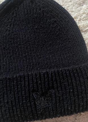 Женская черная шапка bershka