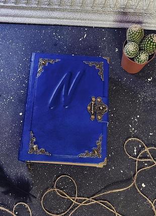 Синій блокнот з ініціалами