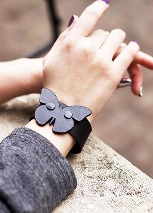 Кожаный браслет бабочка от мастерской wild