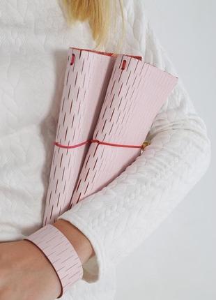 Шкіряний браслет з рожевої шкіри від майстерні wild