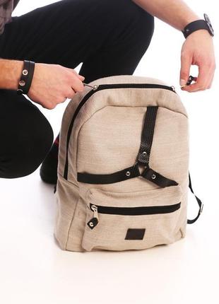 Брезентовый рюкзак бежевого цвета от мастерской wild с кожаными полосками черного цвета3 фото