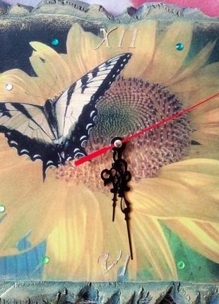 Часы -картина "бабочка на подсолнухе".1 фото
