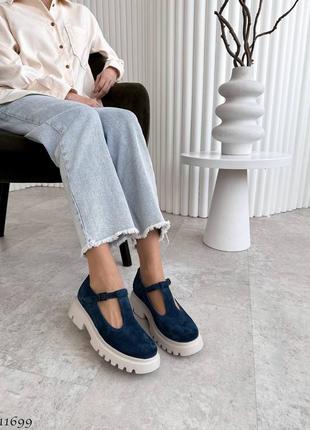 Темно синие натуральные велюровые замшевые туфли с ремешком на бежевой толстой подошве замш1 фото