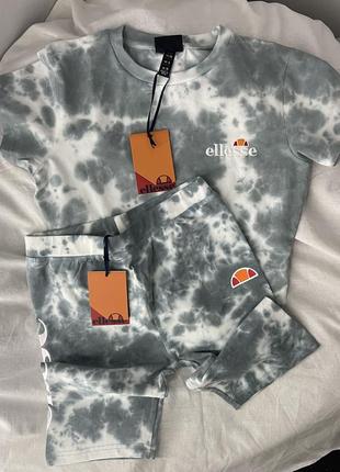 Спровоцтивный костюм ellesse (тениска+велосипедки)