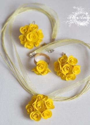 Комплект украшений из полимерной глины "желтые розы"1 фото