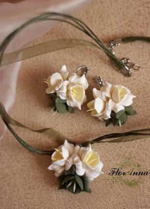 Серьги и кулон с цветами из полимерной глины "фисташковая нежность"