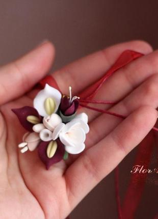Кулон з квітами з полімерної глини "кали з фрезиями"1 фото