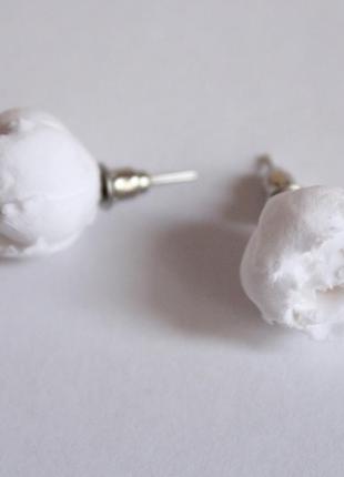 Серьги гвоздики "белые пионы"