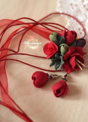 Серьги и кулон с цветами "красные фрезии с розой и суккулентами"