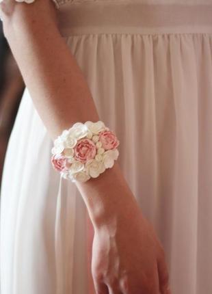 Свадебный браслет для невесты с цветами "пионы с розами"