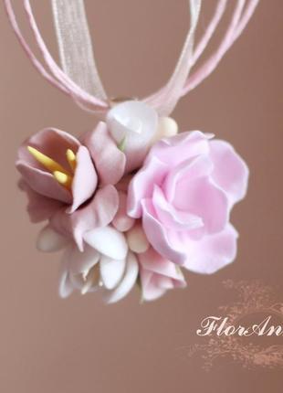 Кулон с цветами из полимерной глины "розовый шарм"