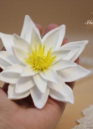 Заколка/брошка велика квітка білий лотос1 фото