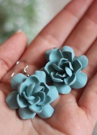 Сережки з квітами "м'ятно-сірі гарденії"1 фото