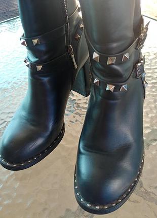 Стильные женские полусапоги