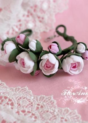 Браслет на руку з квітами "біло-рожеві півонії з бутонами"3 фото