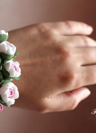 Браслет на руку с цветами  "бело-розовые пионы с бутонами"5 фото