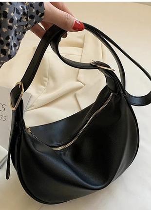 Стильна лаконічна чорна жіноча сумка на плече кросбоді багетка екошкіра6 фото