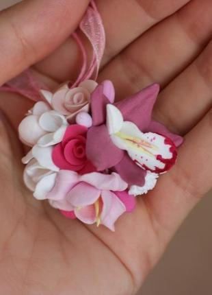 Розовый кулон с орхидеей и розами5 фото