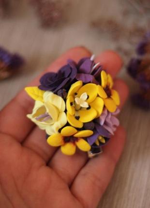 Желто-фиолетовая брошь с цветами "стильный контраcт"