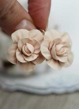Пудровые серьги розы из полимерной глины3 фото