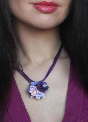 Фіолетовий кулон з квітами з полімерної глини «чарівна мрія»3 фото