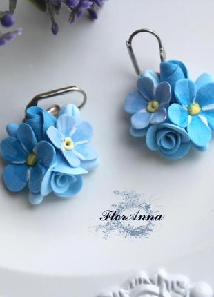 Блакитні сережки незабудки з трояндами з полімерної глини1 фото
