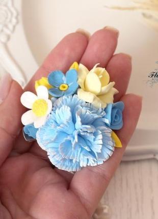 Желто-голубая заколка брошь с цветами