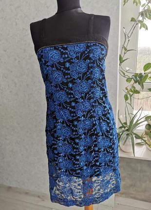 Красивое вечернее кружевное платье на подкладке