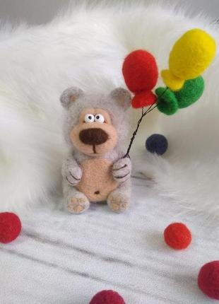 Валяный мишка  с шариками