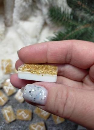 Руни з епоксидної смоли