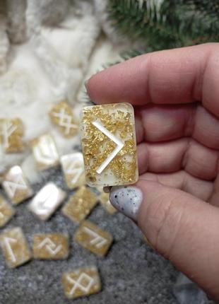 Руни з епоксидної смоли