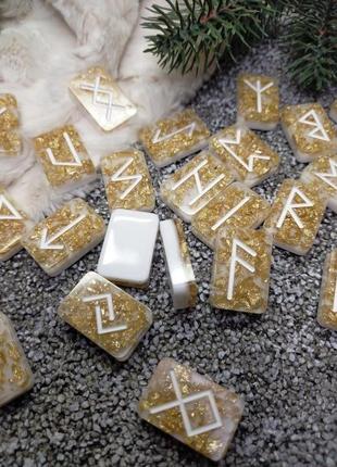 Руни з епоксидної смоли