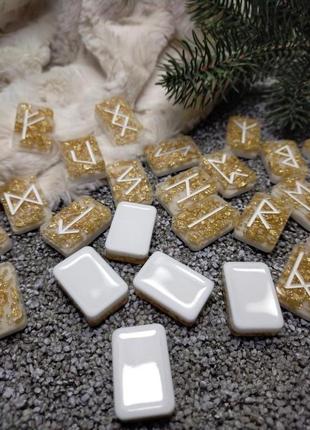 Руни з епоксидної смоли