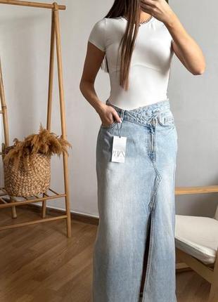Шикарная джинсовая юбка zara с разрезом, тренд,2 фото