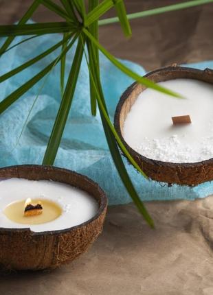 Свічка «кокосова насолода» із соєвого воску у кокосі3 фото