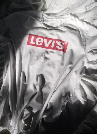 Базовая белая футболка levis с большим логотипом, пирожная левайс бег лого2 фото