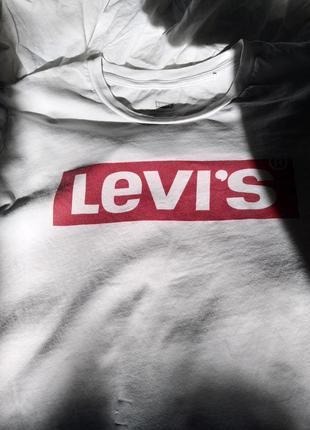 Базовая белая футболка levis с большим логотипом, пирожная левайс бег лого3 фото