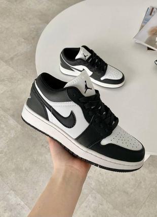 Женские кроссовки черные с белым nike air jordan low