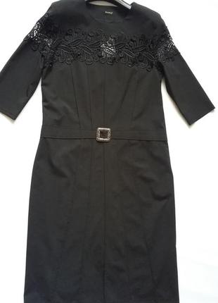 Черное платье на подкладке с кружевом