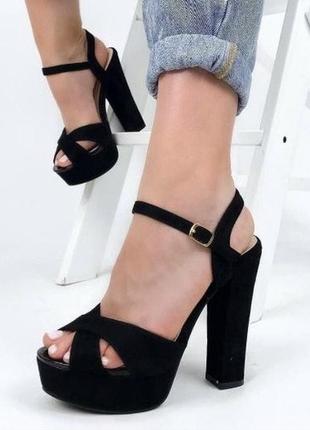 Стильные босоножки