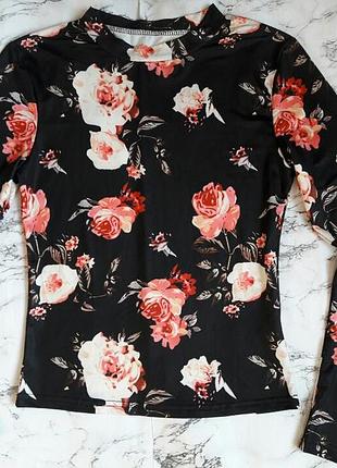 Крутая кофта в цветочный принт с горлом