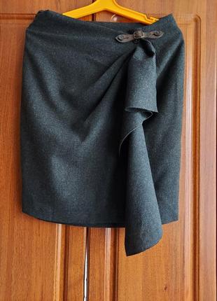 Необычная шерстяная юбка карандаш на запах с акцентной деталью стиль max mara escada