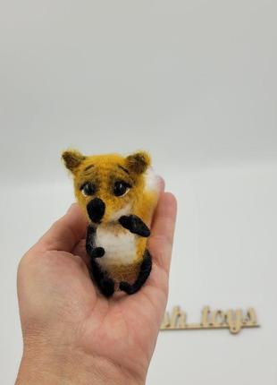 Мяка вязана іграшка - брелок лисичка
