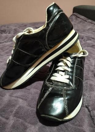 Кросівки жіночі лакові