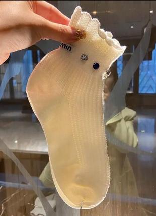 Женские носки с рюшами и камнями must have этого сезона