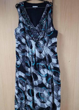 Длинное батистовое платье.