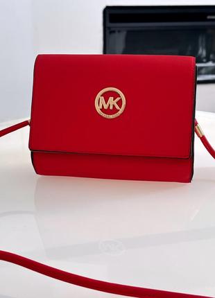 Яркая красная сумочка michael kors