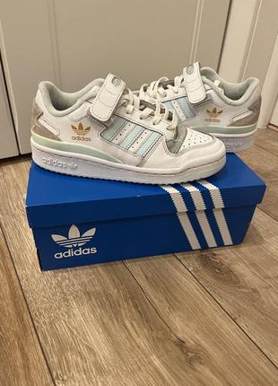 Кроссовки adidas, размер 35.5 состояния хорош